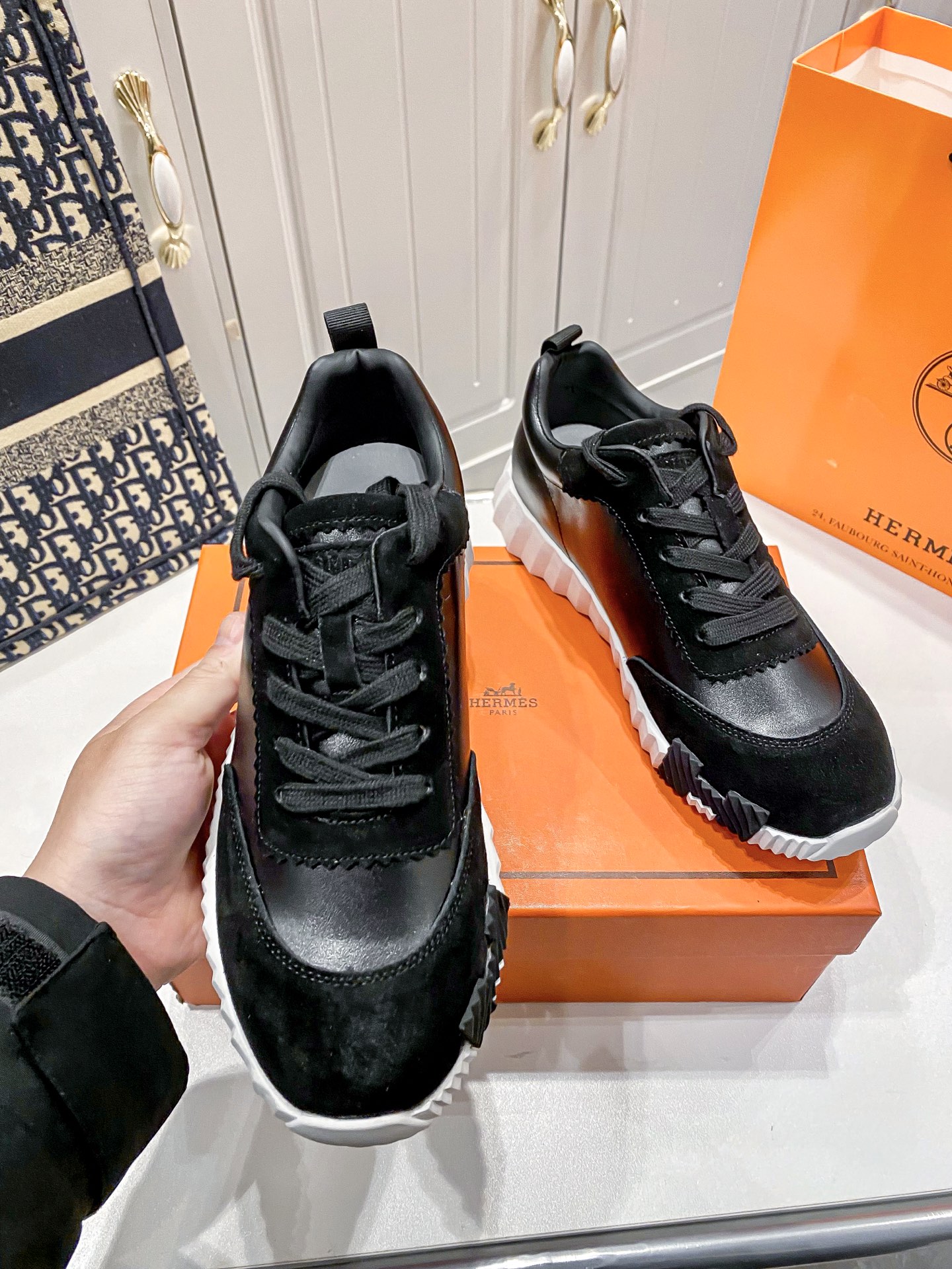 סניקרס הרמס – תמונה 10