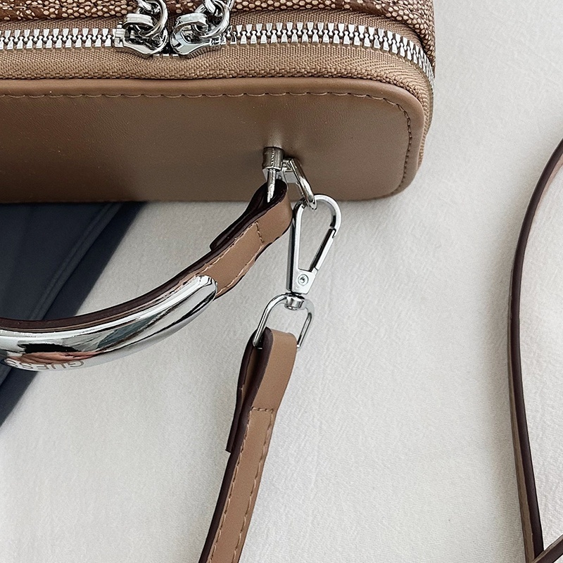 תיק צד גס – תמונה 13