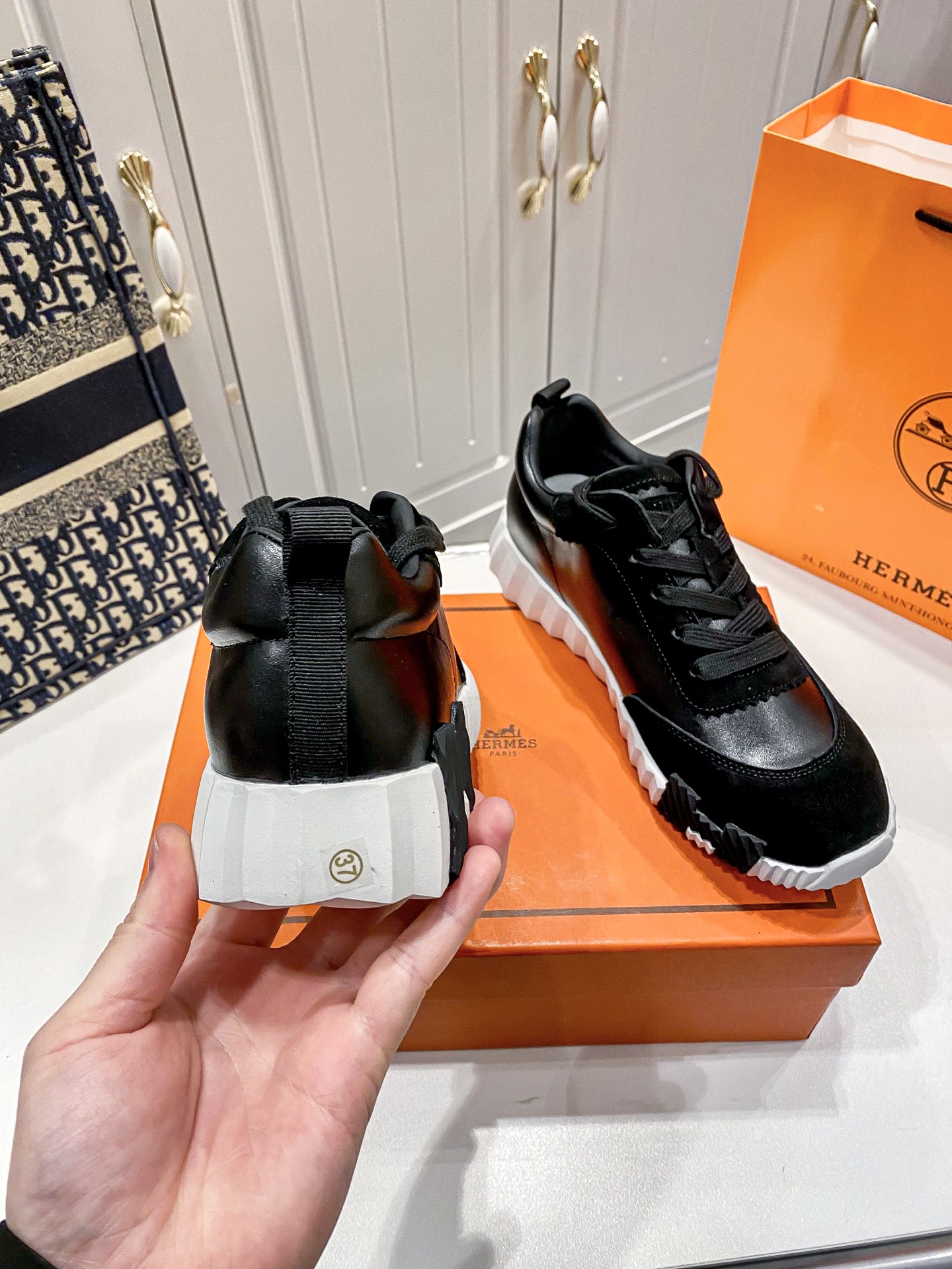 סניקרס הרמס – תמונה 11