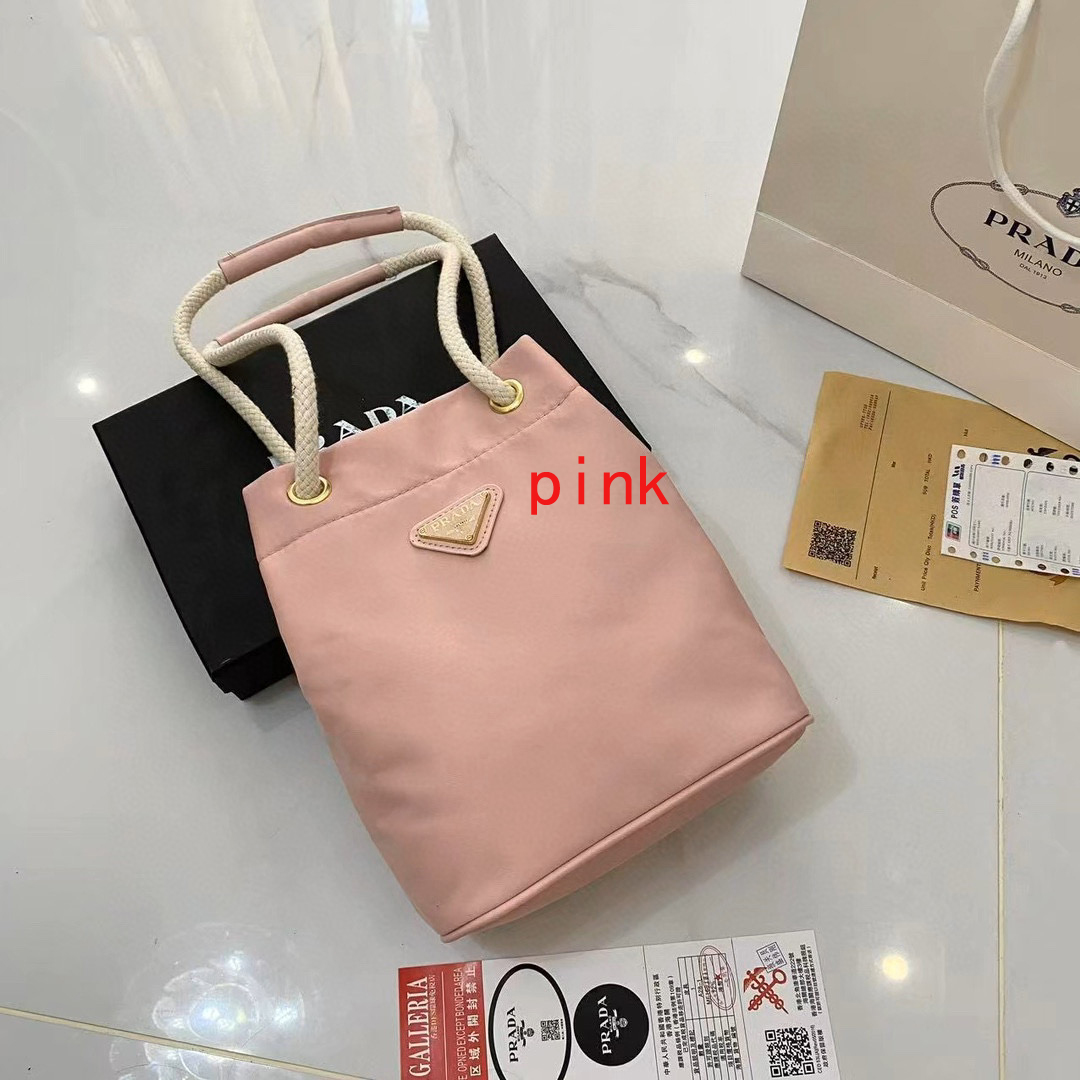 תיק יד פראדה – תמונה 3