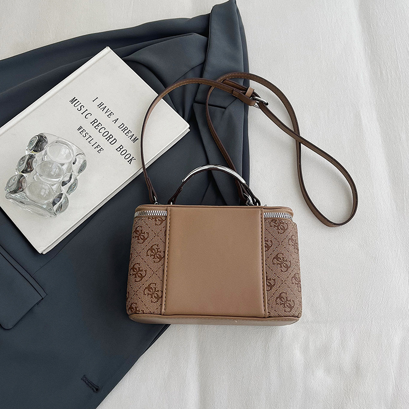 תיק צד גס – תמונה 24