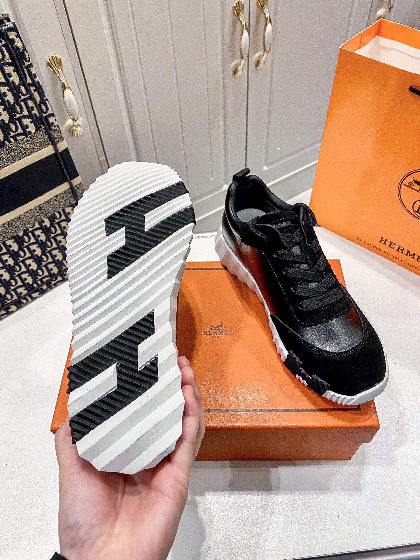 סניקרס הרמס – תמונה 9