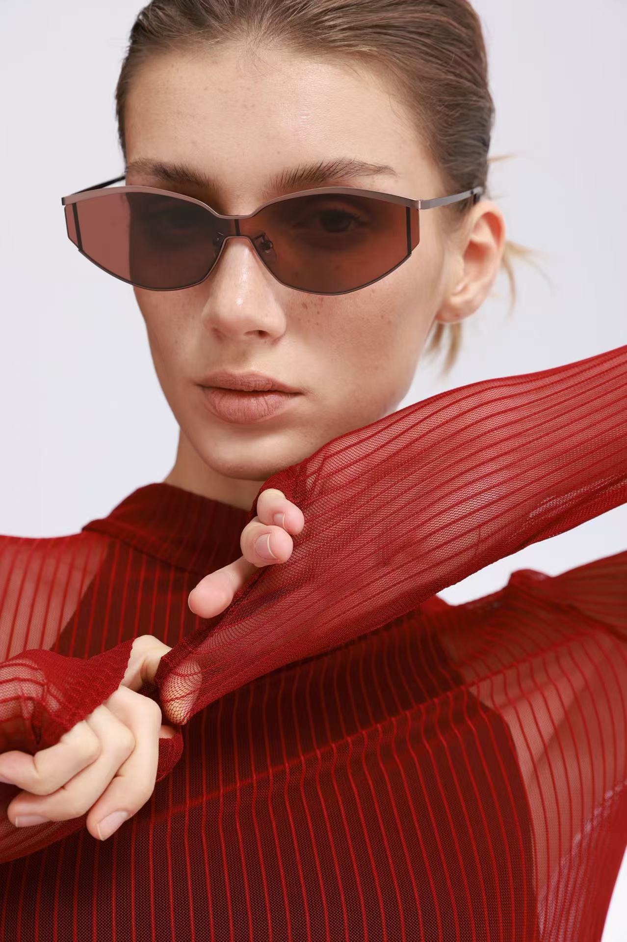 משקפי שמש מיו מיו – תמונה 9