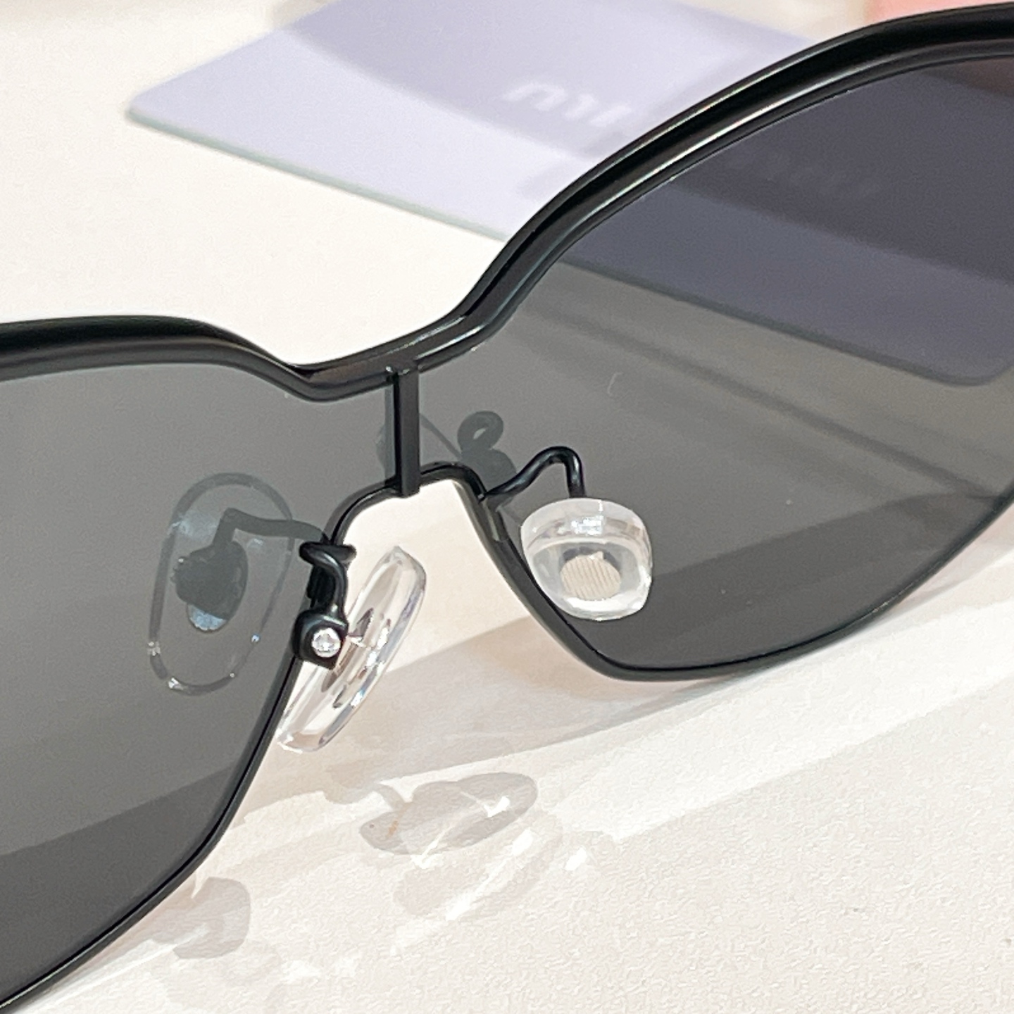 משקפי שמש מיו מיו – תמונה 8