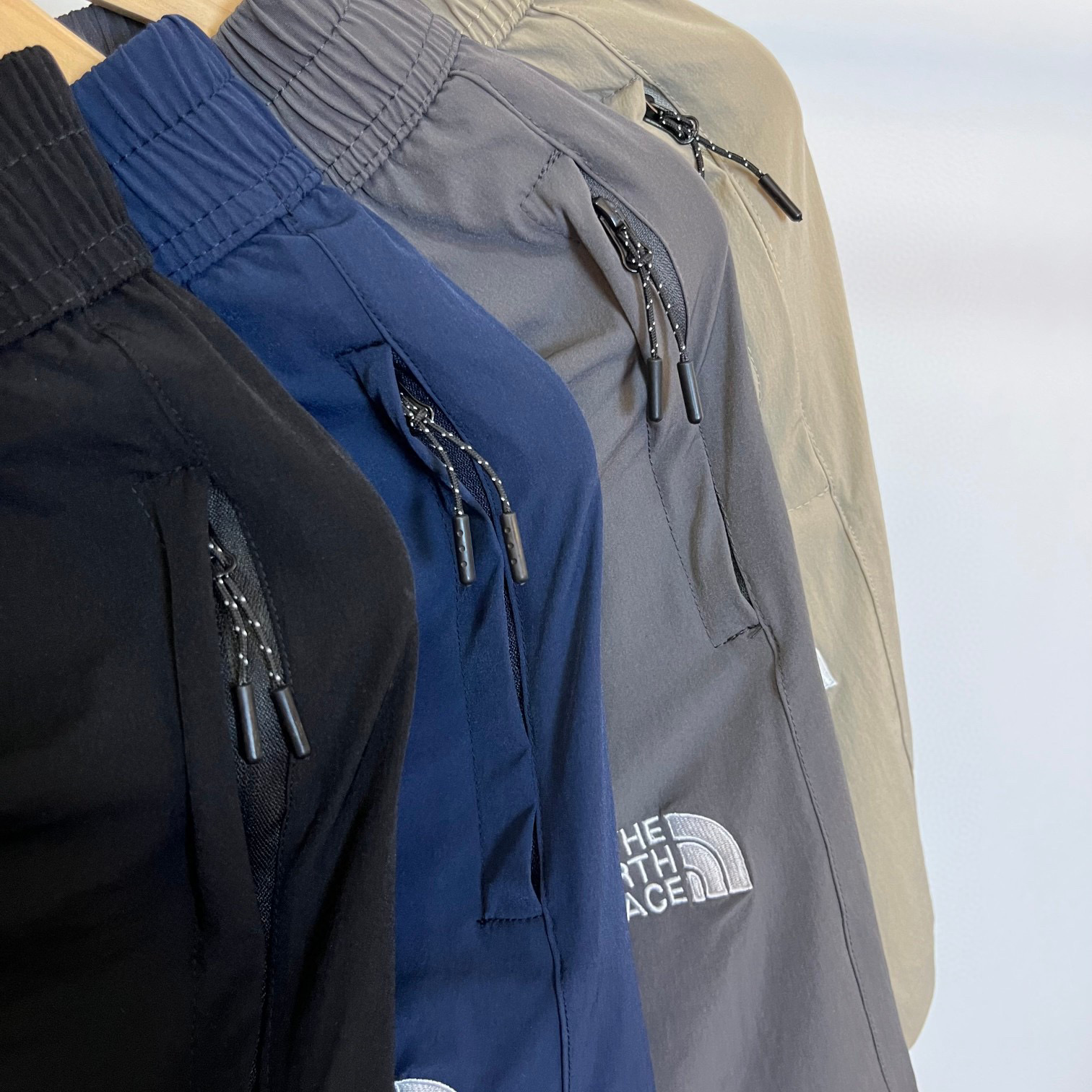 מכנסיים קצרים נורת פייס – תמונה 10