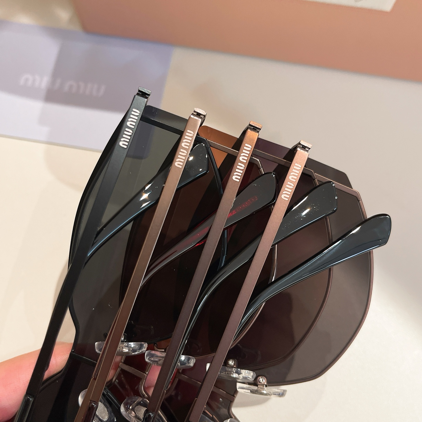 משקפי שמש מיו מיו – תמונה 6