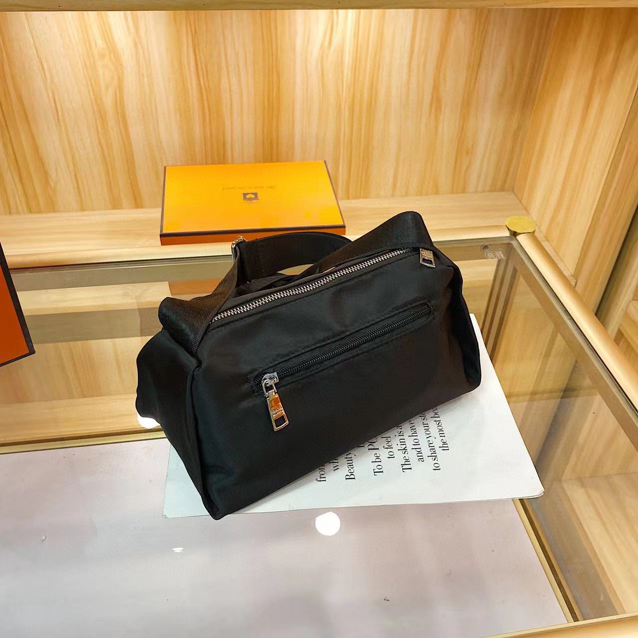 תיק צד פראדה – תמונה 10