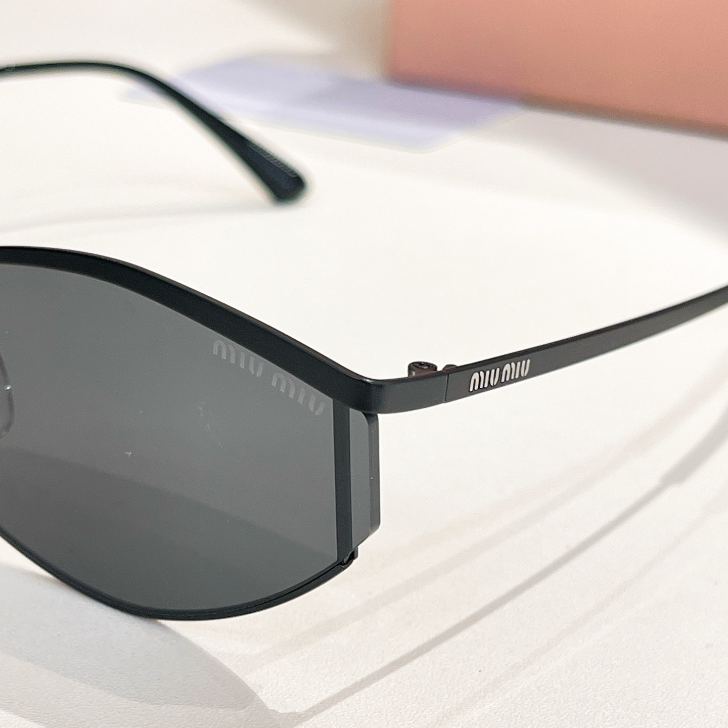 משקפי שמש מיו מיו – תמונה 7