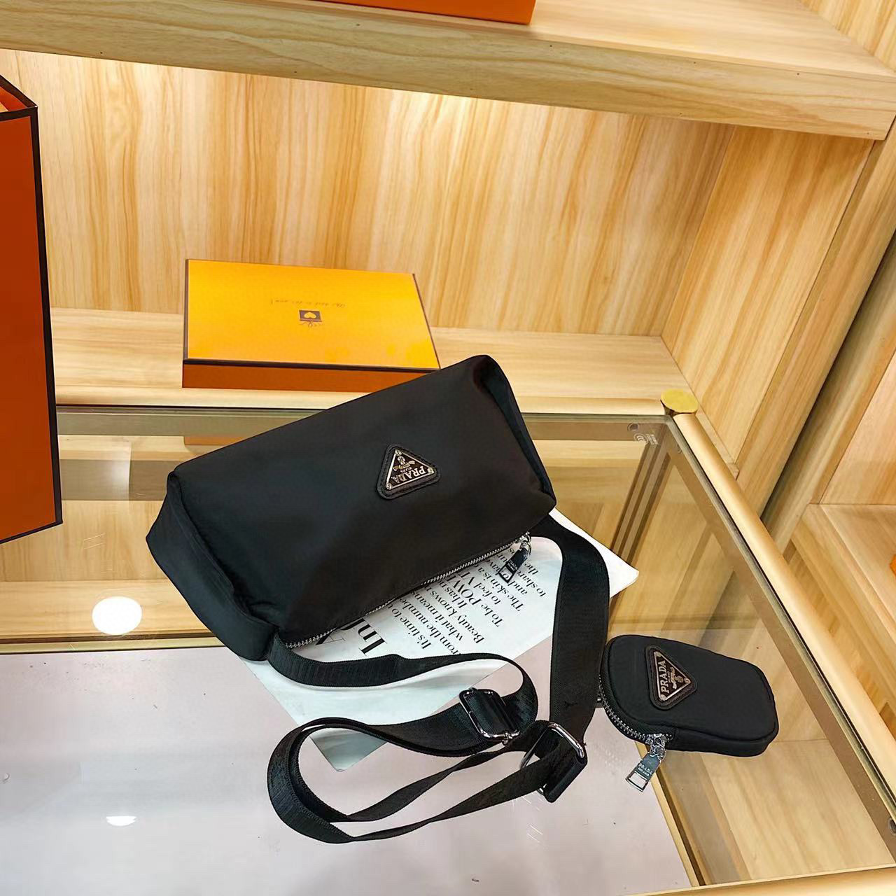 תיק צד פראדה – תמונה 9