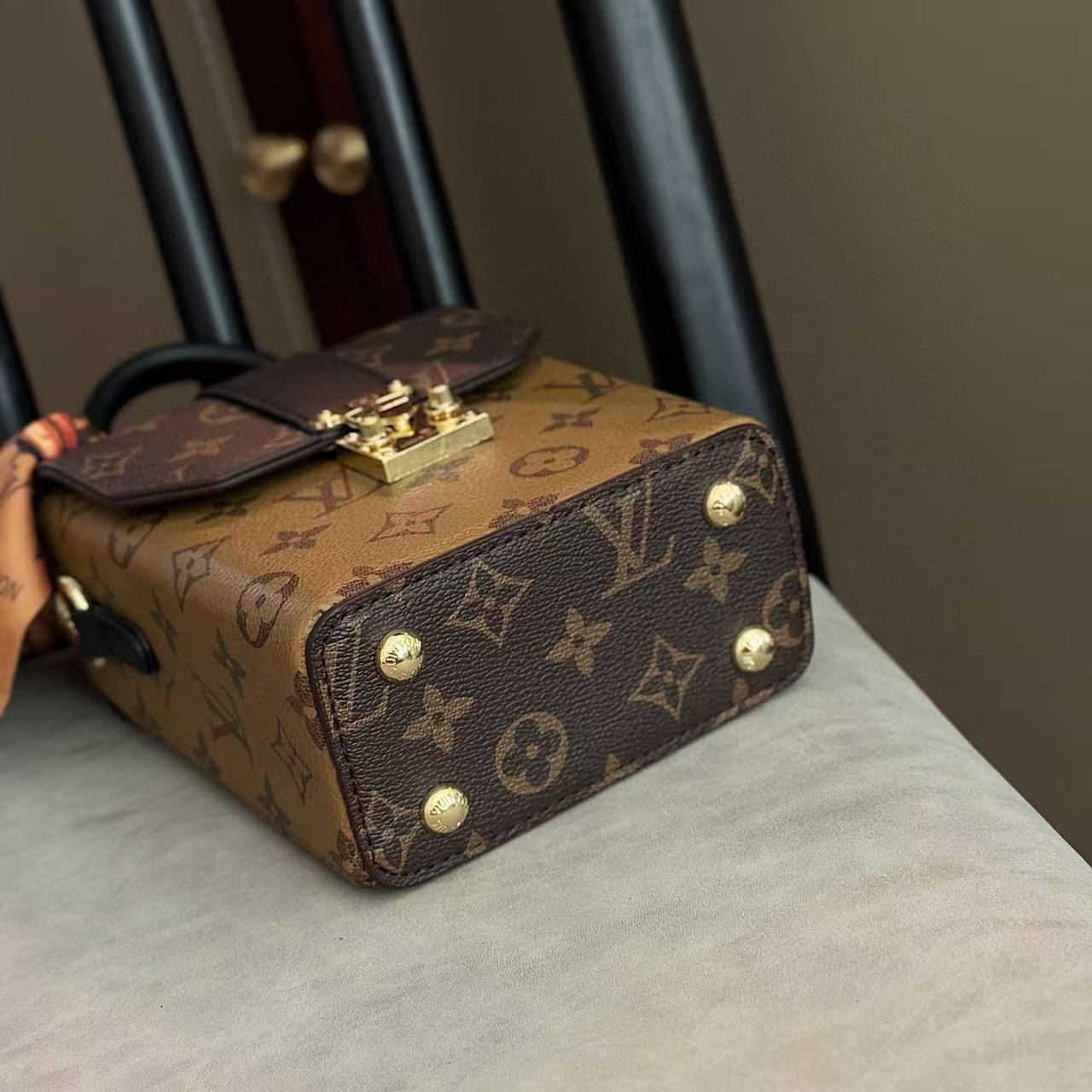 תיק כתף לואי ויטון – תמונה 8