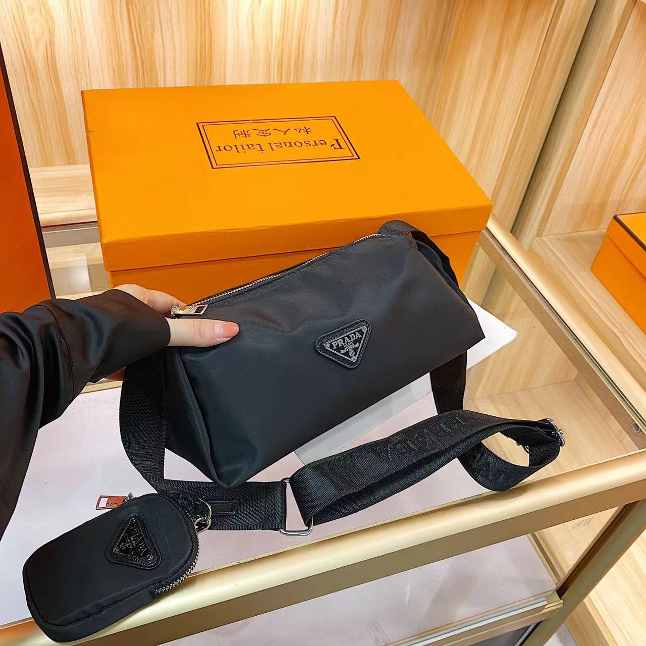 תיק צד פראדה