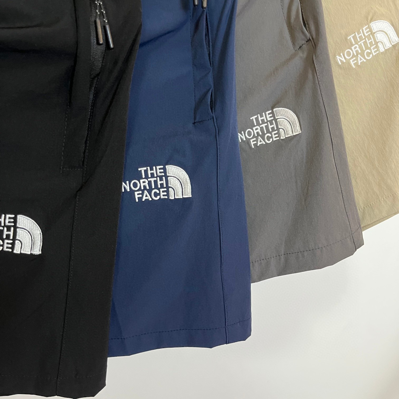 מכנסיים קצרים נורת פייס – תמונה 4