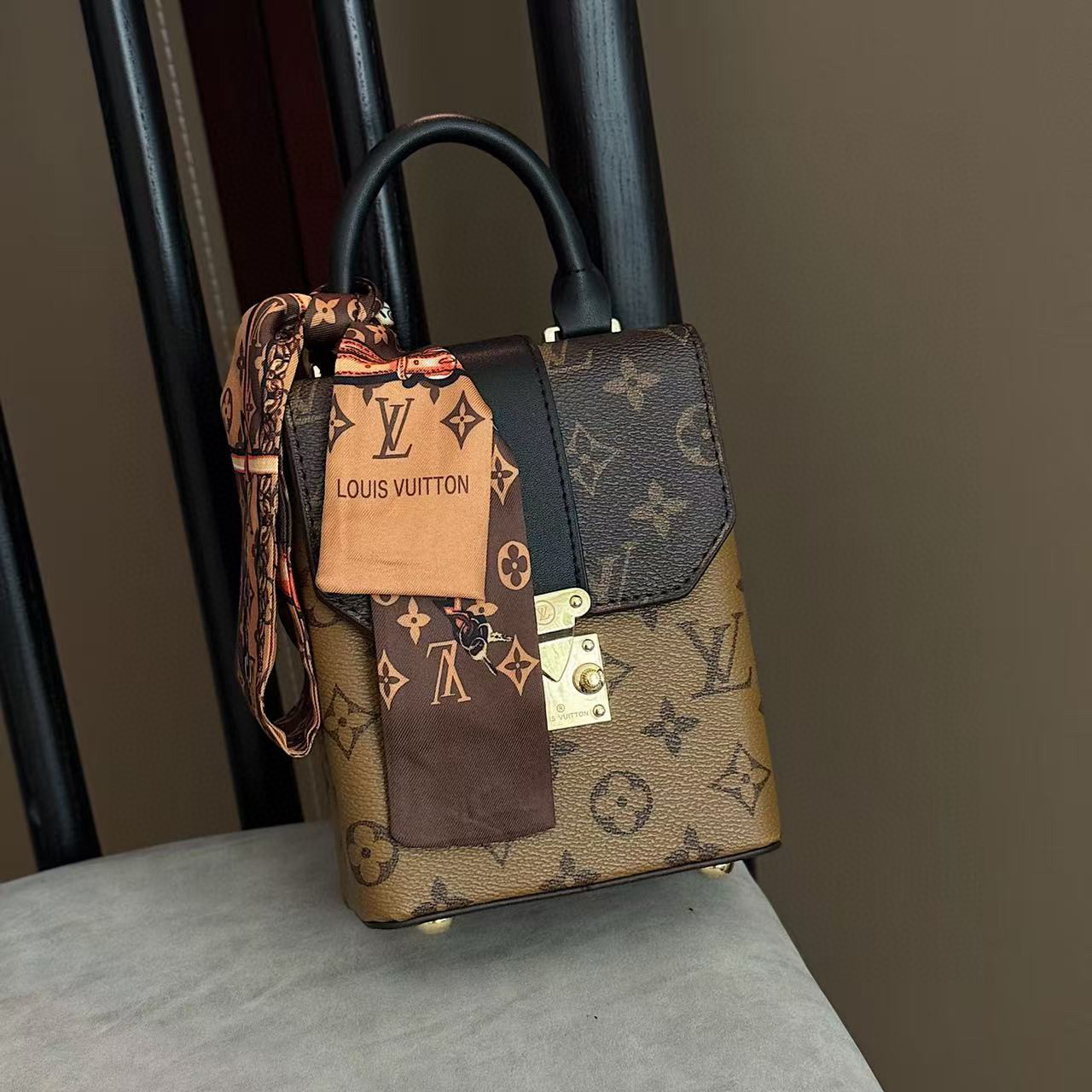 תיק כתף לואי ויטון