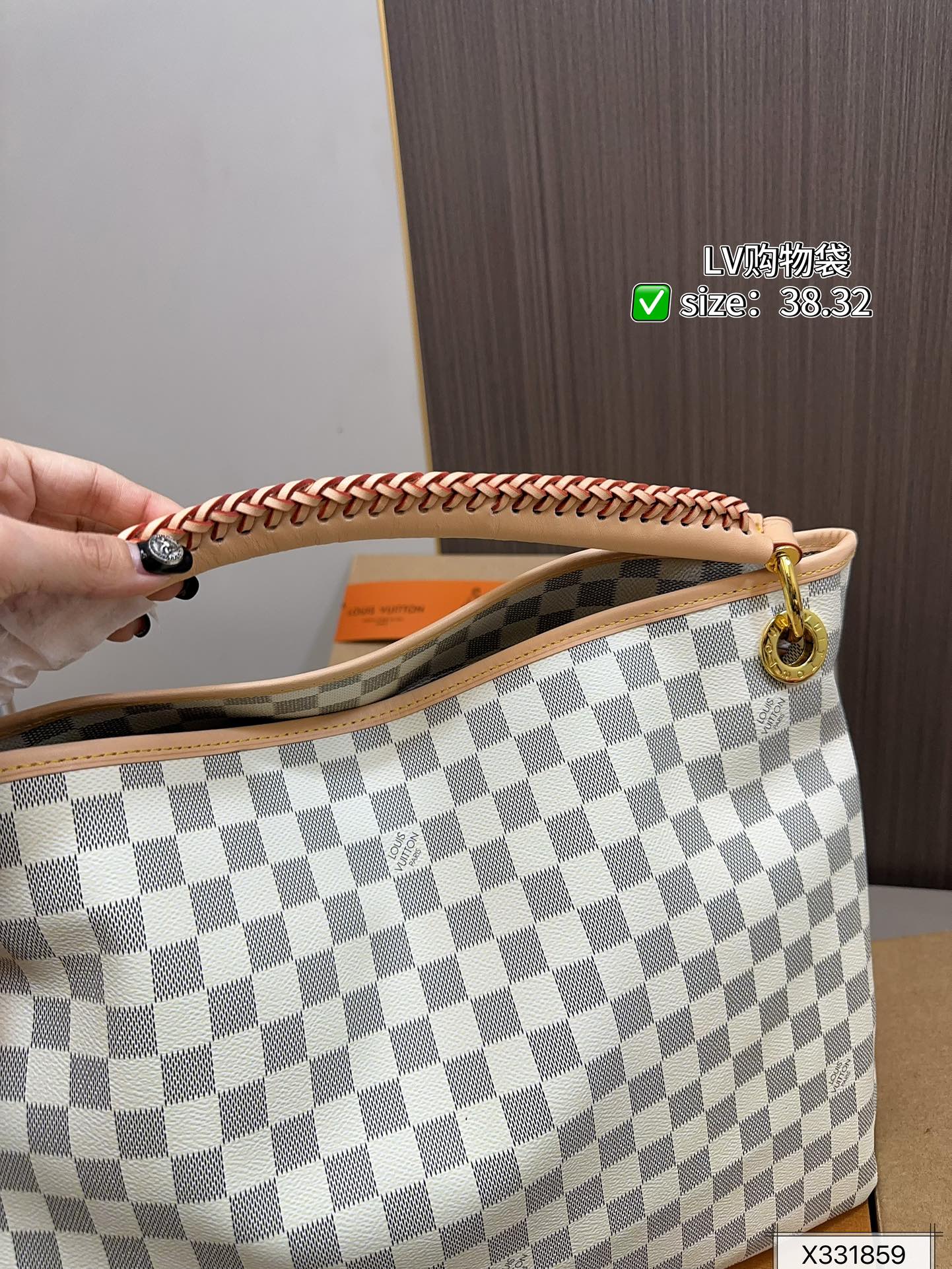 תיק שק לואי ויטון – תמונה 9