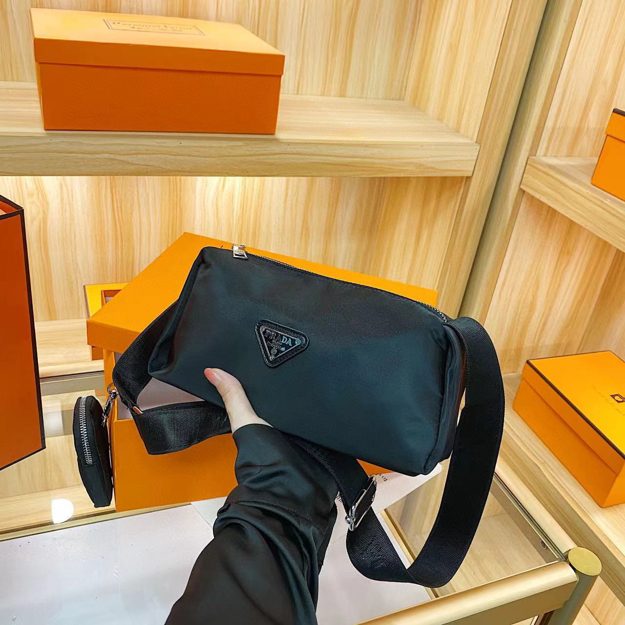 תיק צד פראדה – תמונה 3