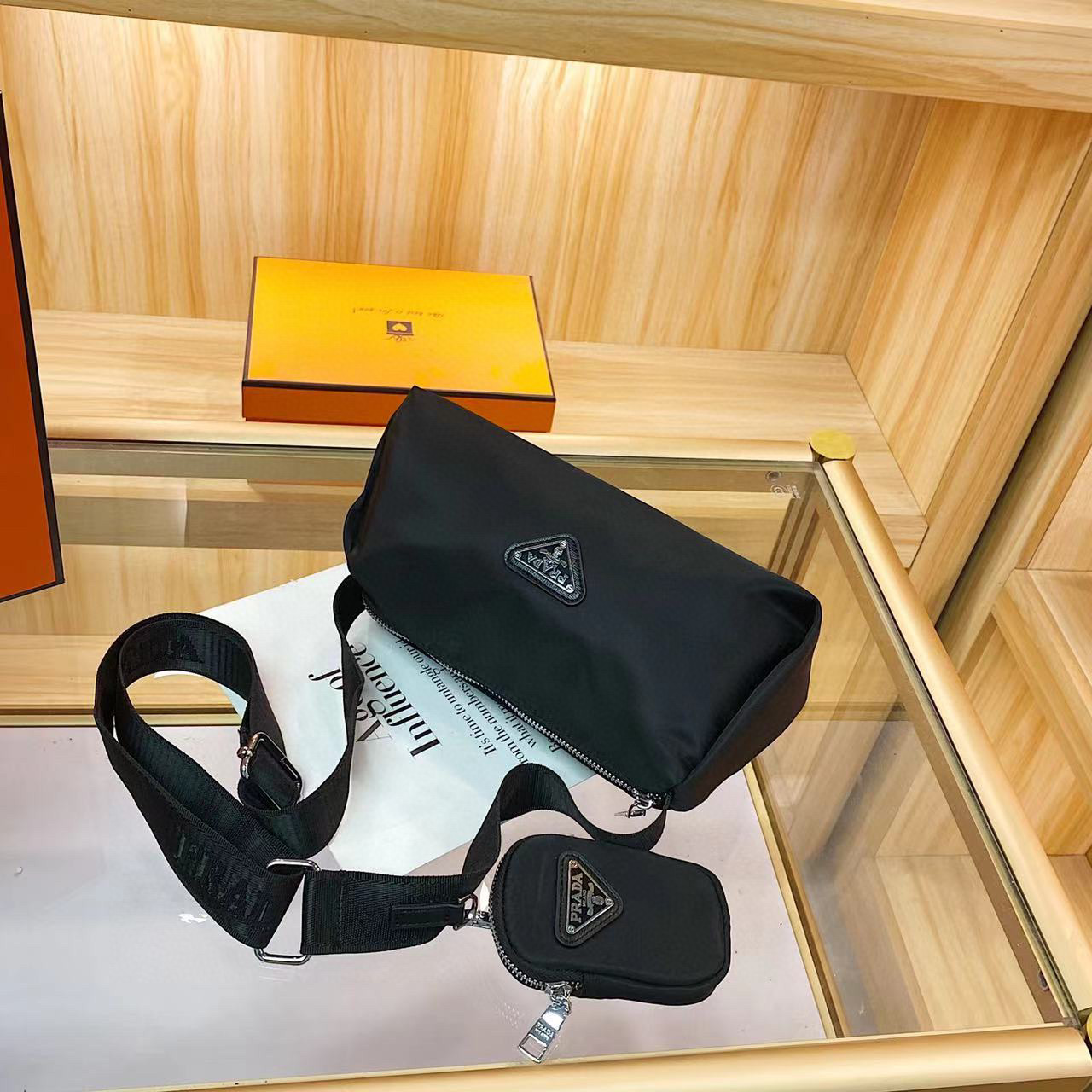 תיק צד פראדה – תמונה 4