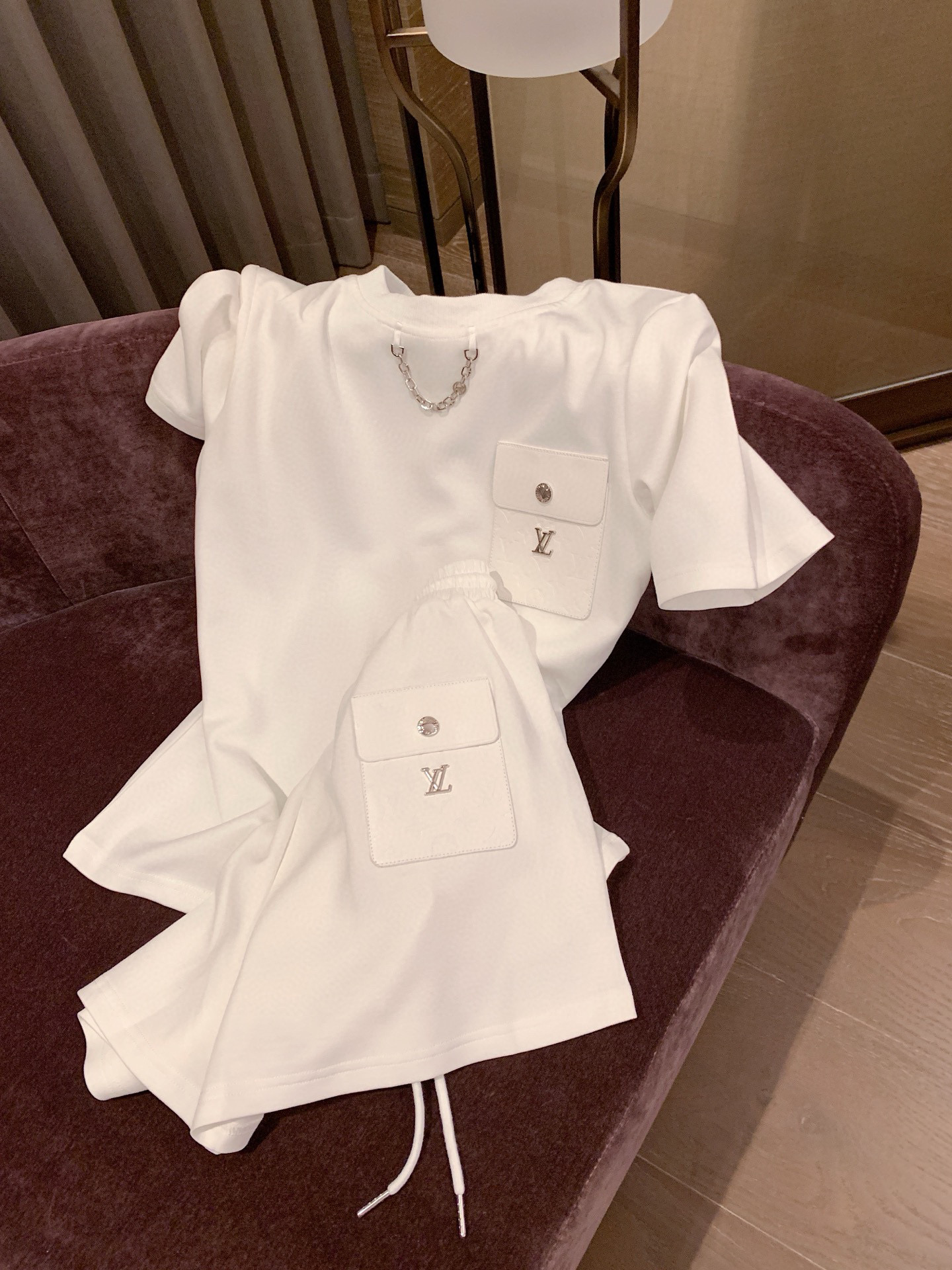 חליפת פנאי לואי ויטון – תמונה 4