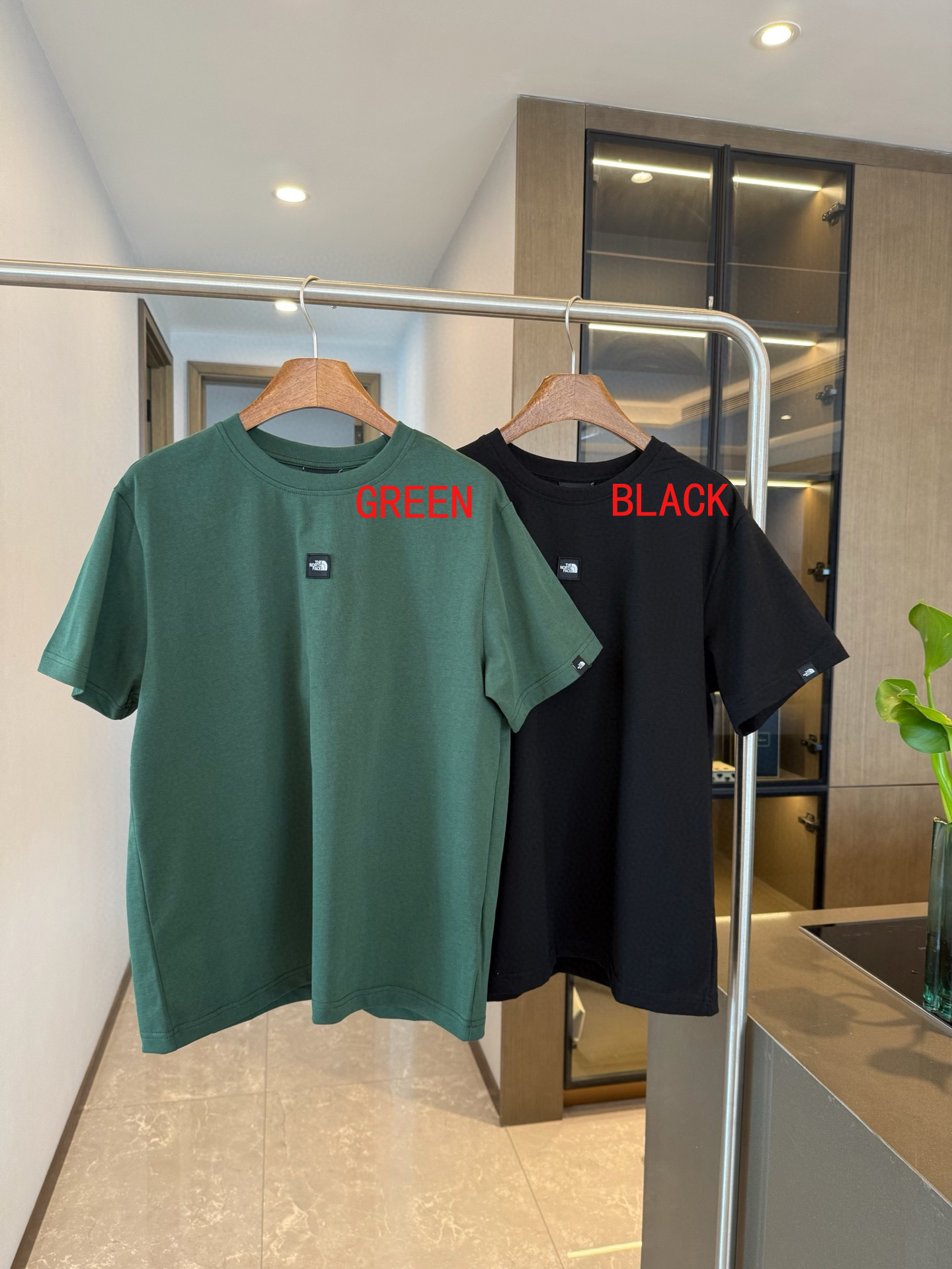 חולצות טי נורת פייס – תמונה 3