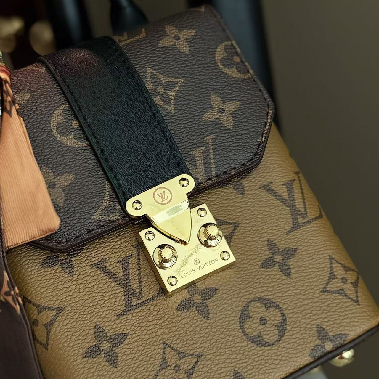 תיק כתף לואי ויטון – תמונה 10