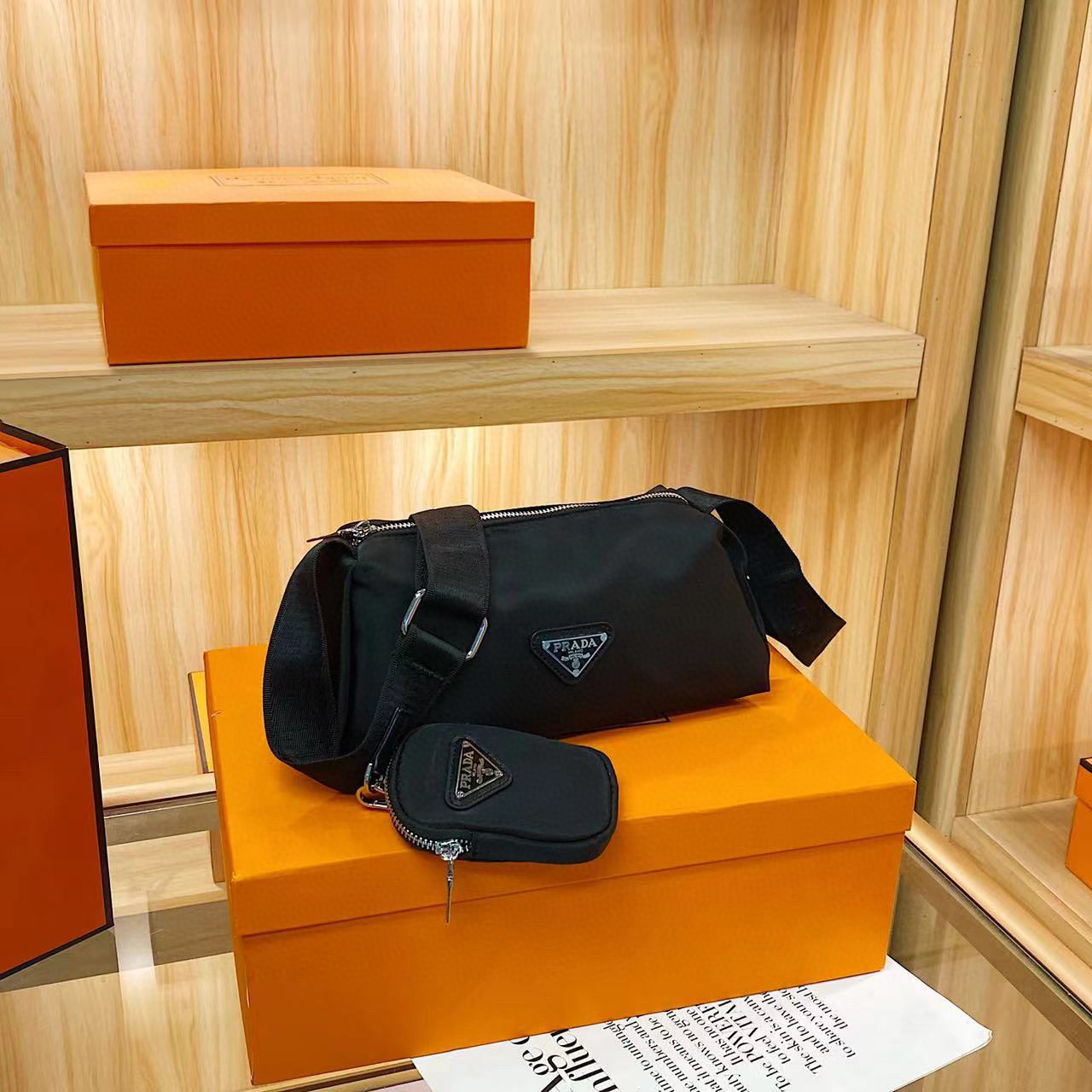 תיק צד פראדה – תמונה 7