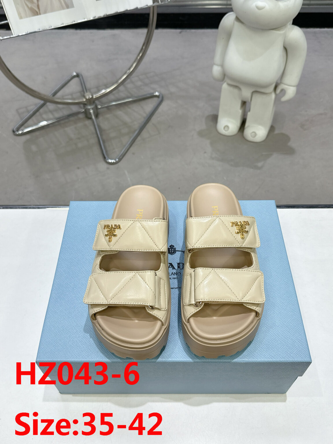 סנדלים וכפכפים פראדה – תמונה 8