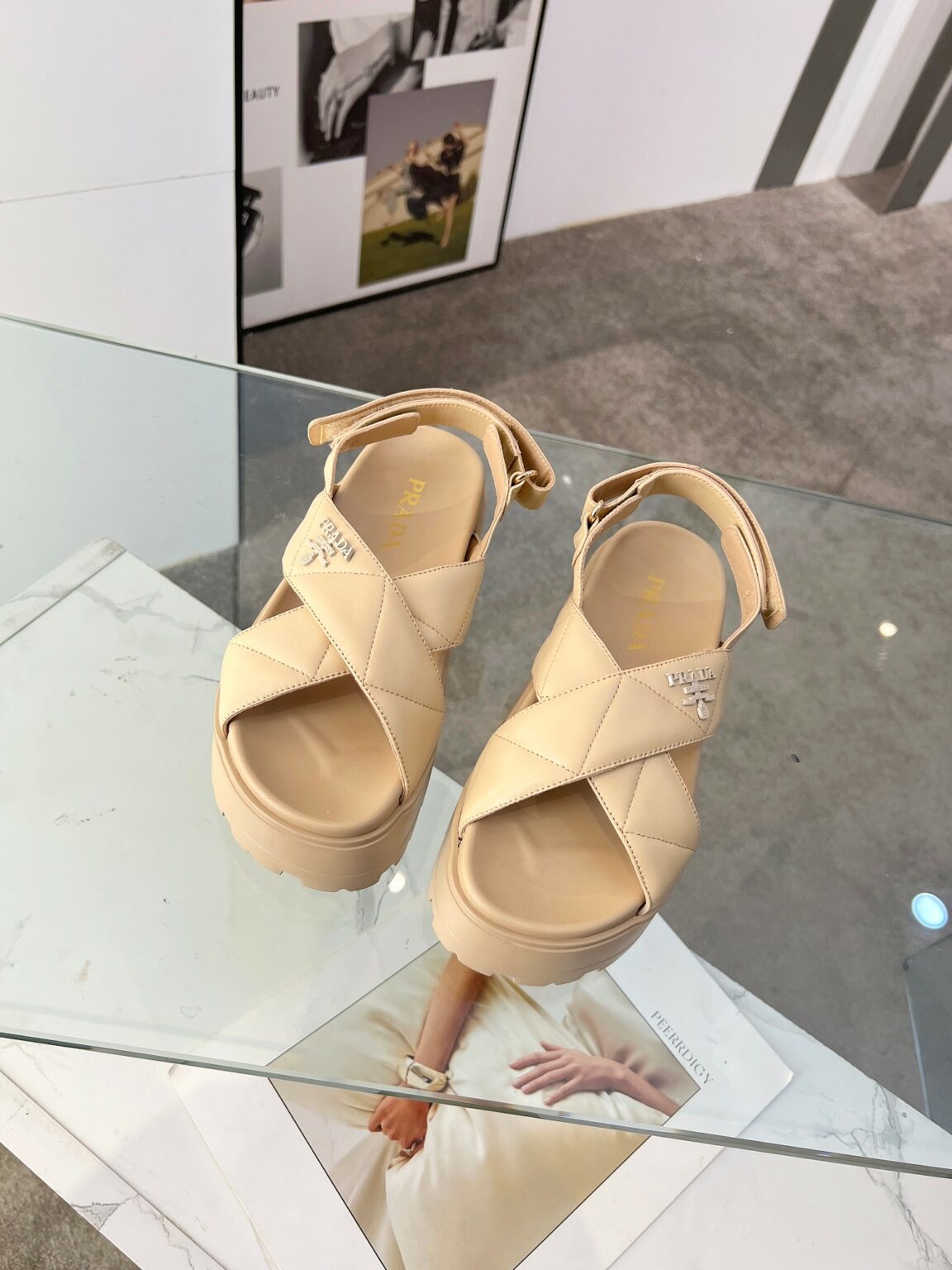 סנדלים וכפכפים פראדה – תמונה 12