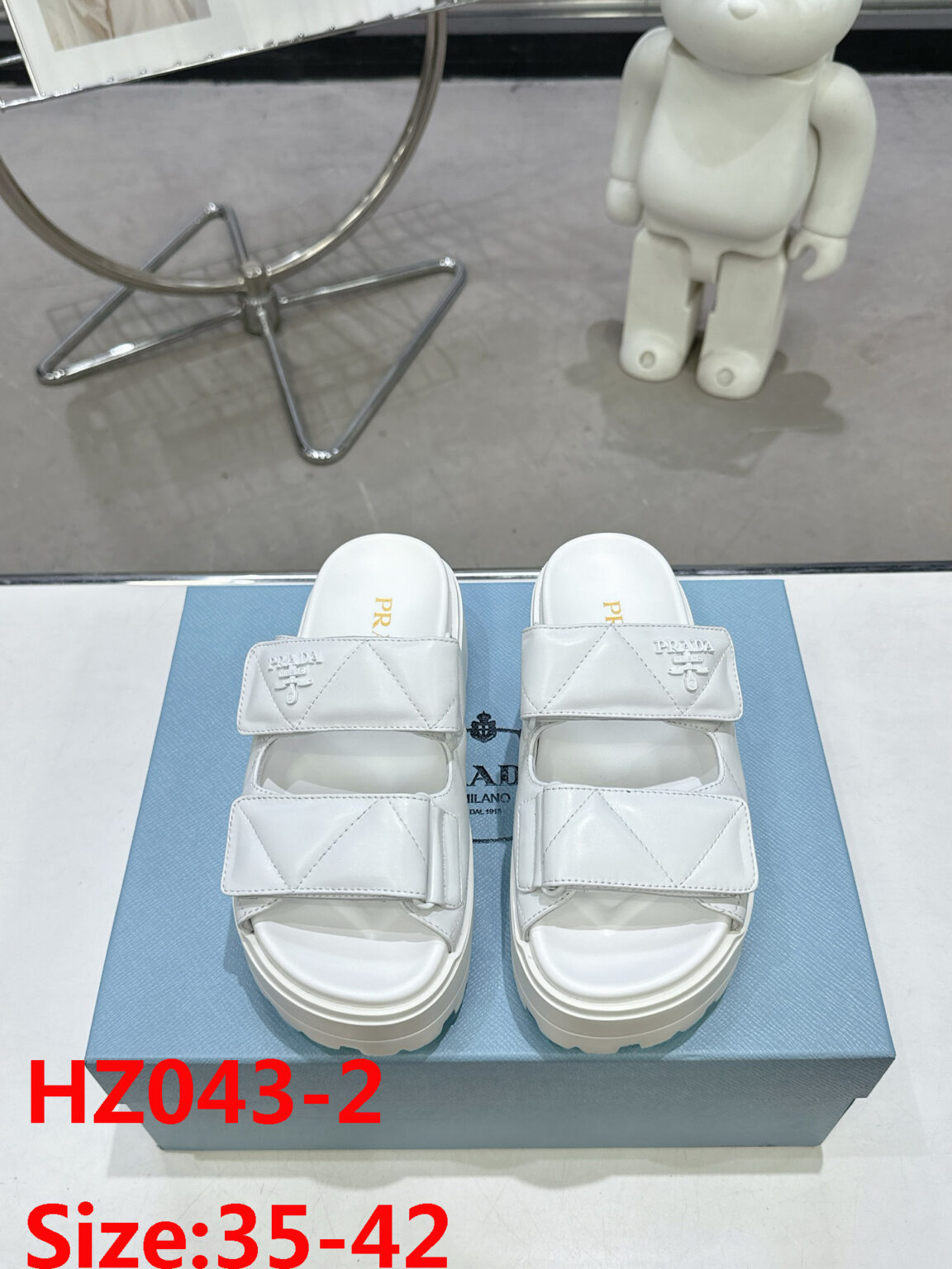 סנדלים וכפכפים פראדה – תמונה 4