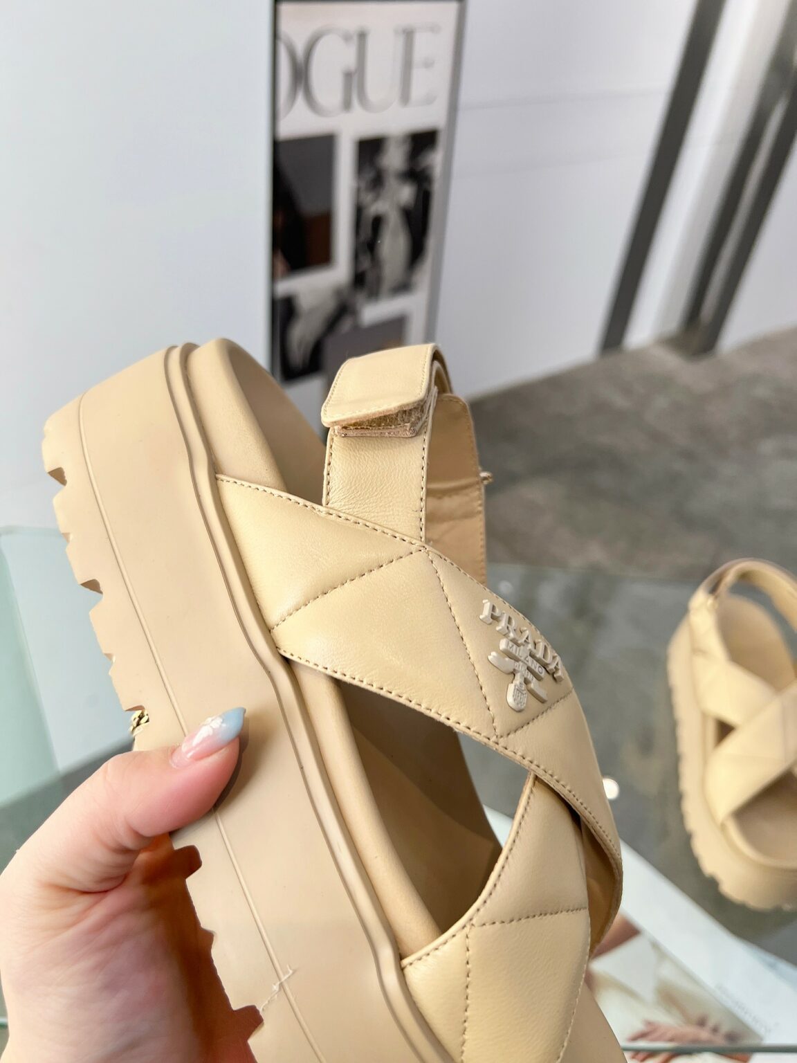 סנדלים וכפכפים פראדה – תמונה 15