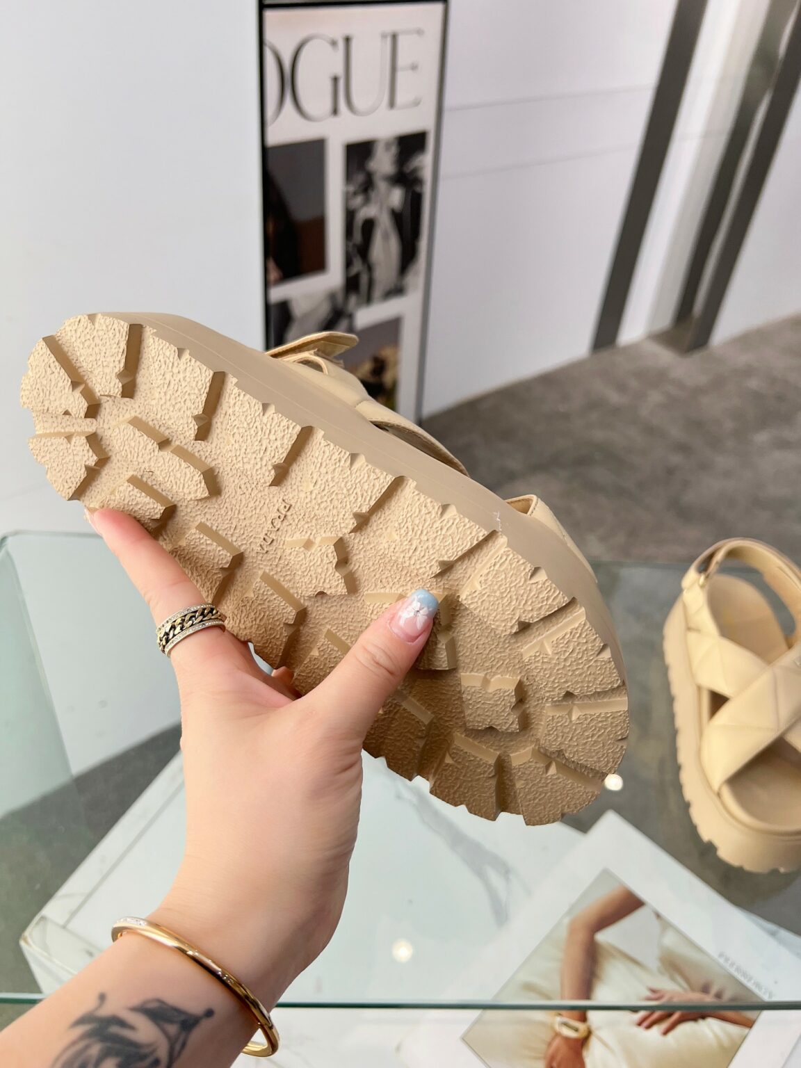 סנדלים וכפכפים פראדה – תמונה 14