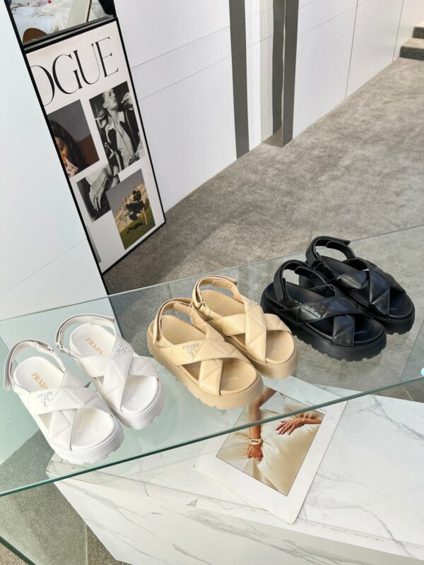 סנדלים וכפכפים פראדה – תמונה 2