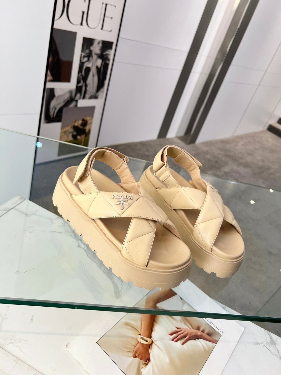 סנדלים וכפכפים פראדה – תמונה 10