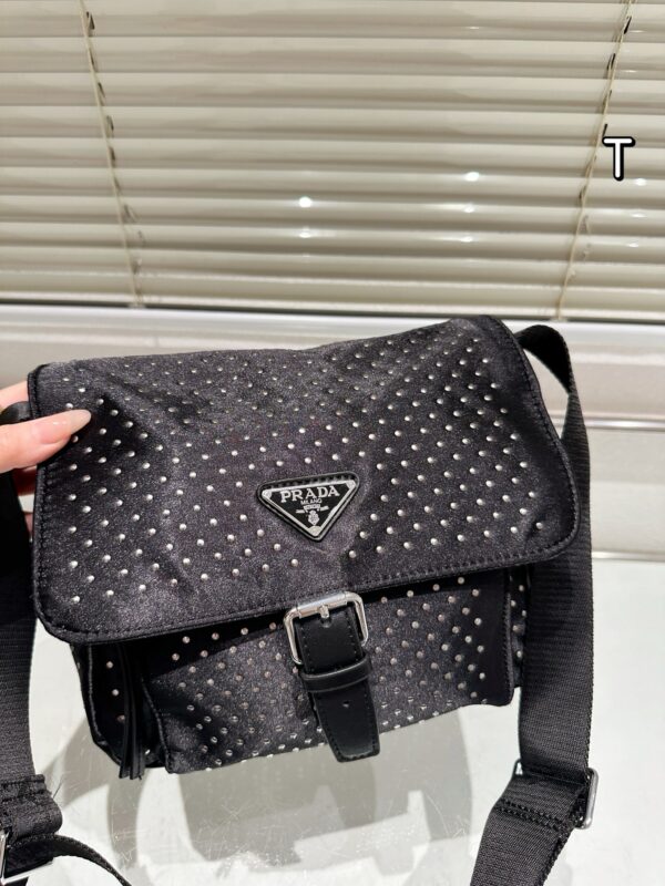 תיק צד פראדה