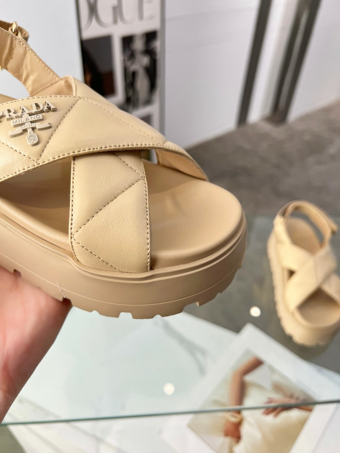 סנדלים וכפכפים פראדה – תמונה 17