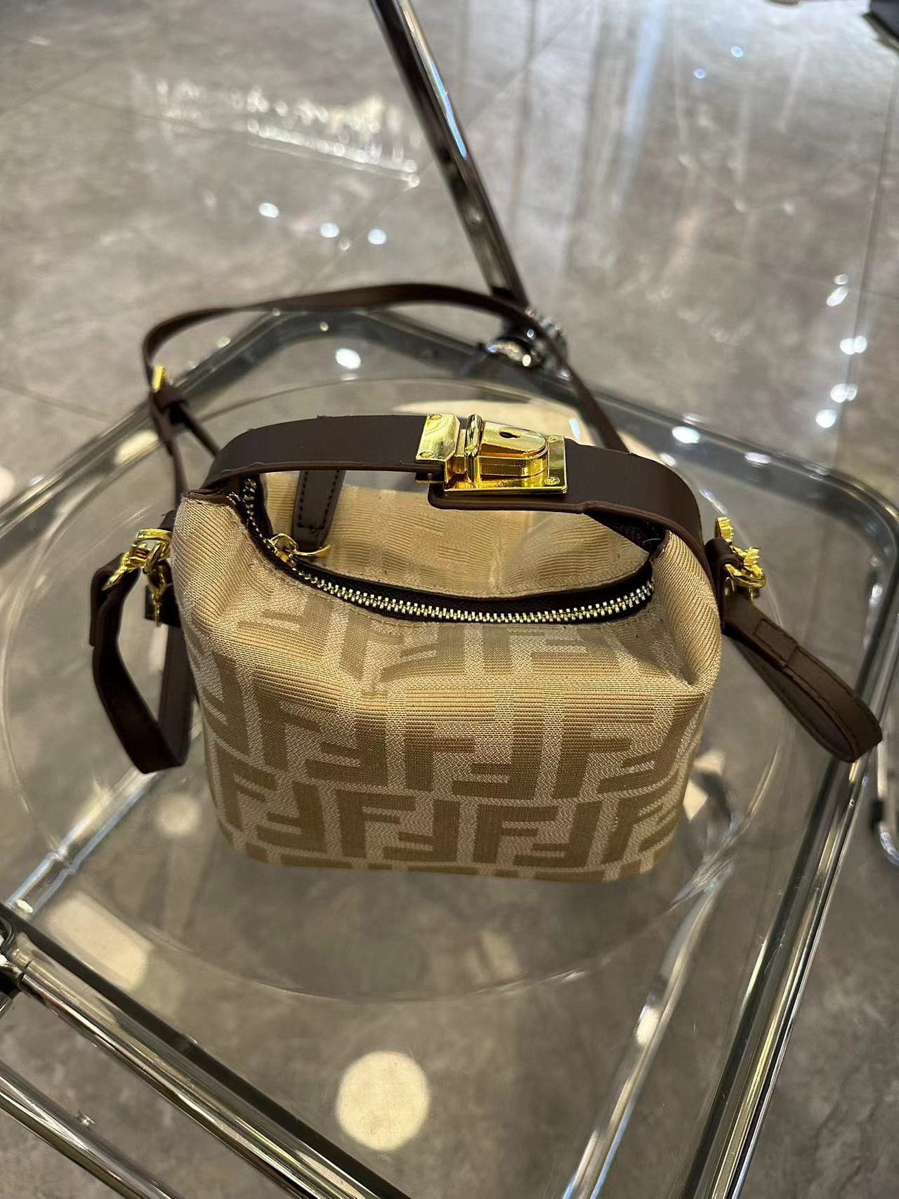 תיק יד מותגים – תמונה 9