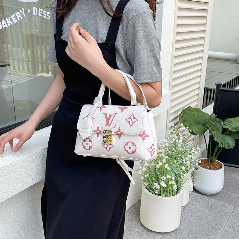 תיק יד לואי ויטון – תמונה 4