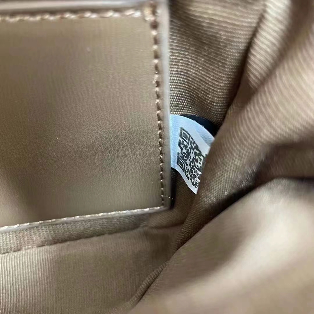 תיק צד קטן סלין – תמונה 17