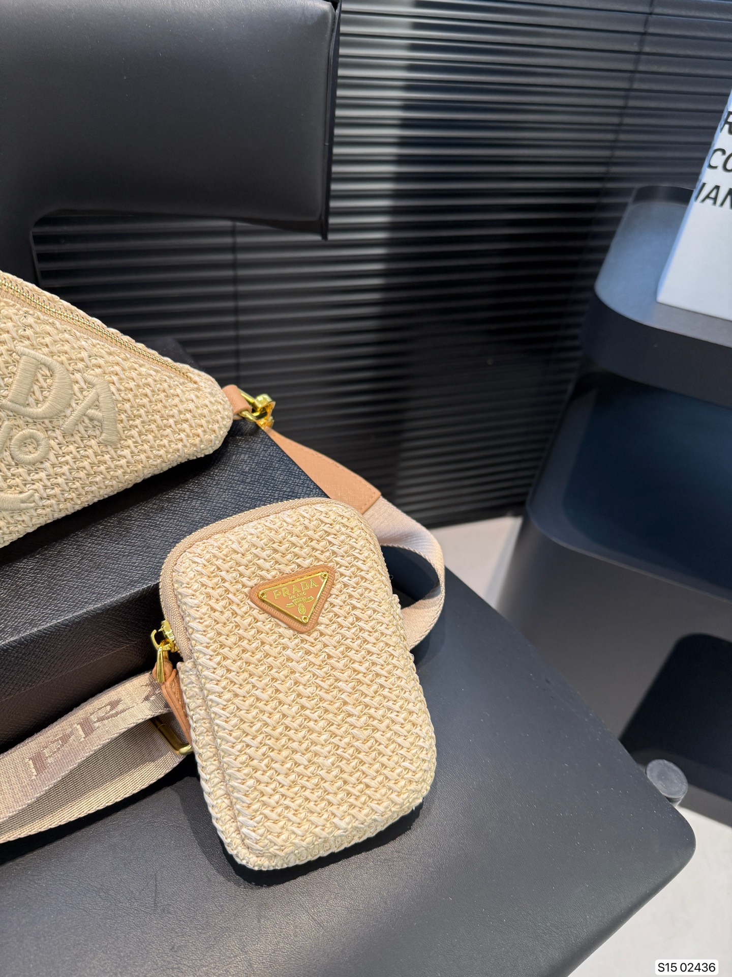 תיק צד פראדה – תמונה 8