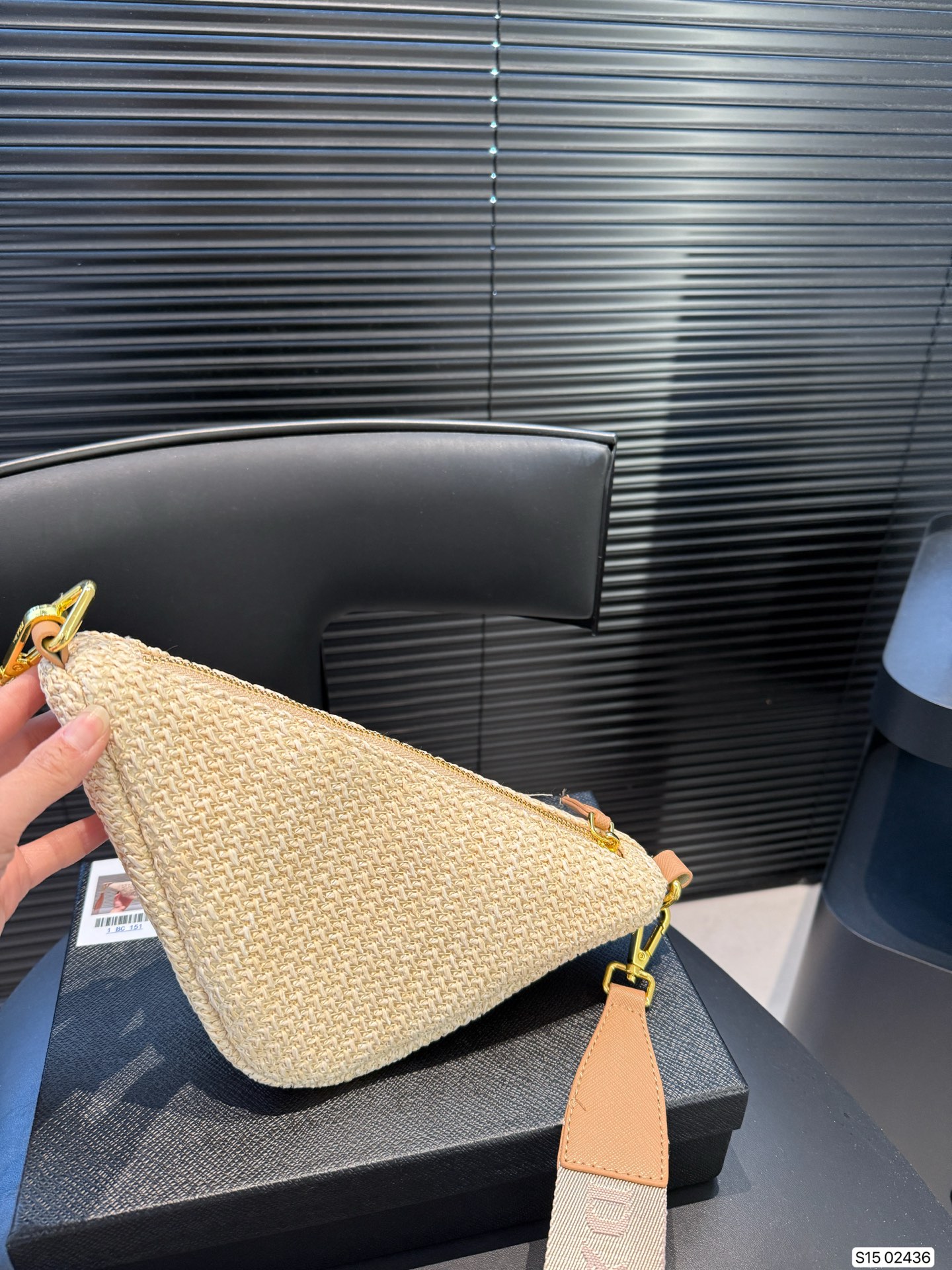 תיק צד פראדה – תמונה 6