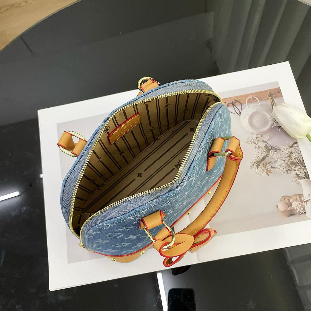 תיק יד לואי ויטון – תמונה 9