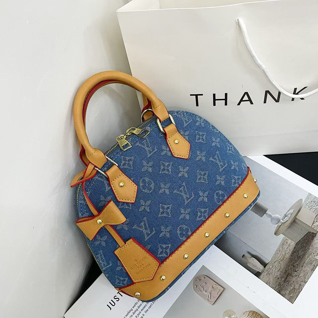 תיק יד לואי ויטון – תמונה 8