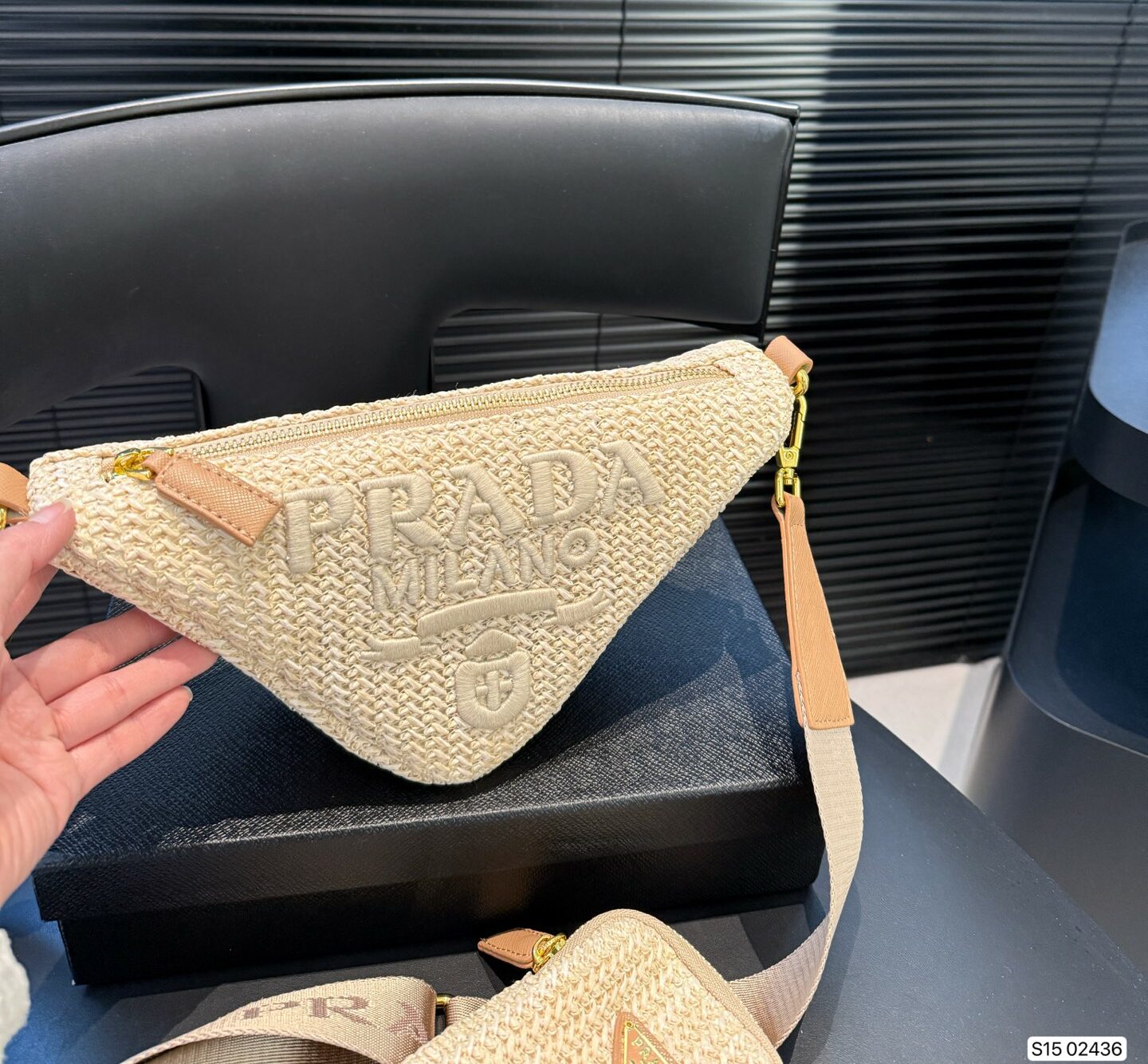 תיק צד פראדה