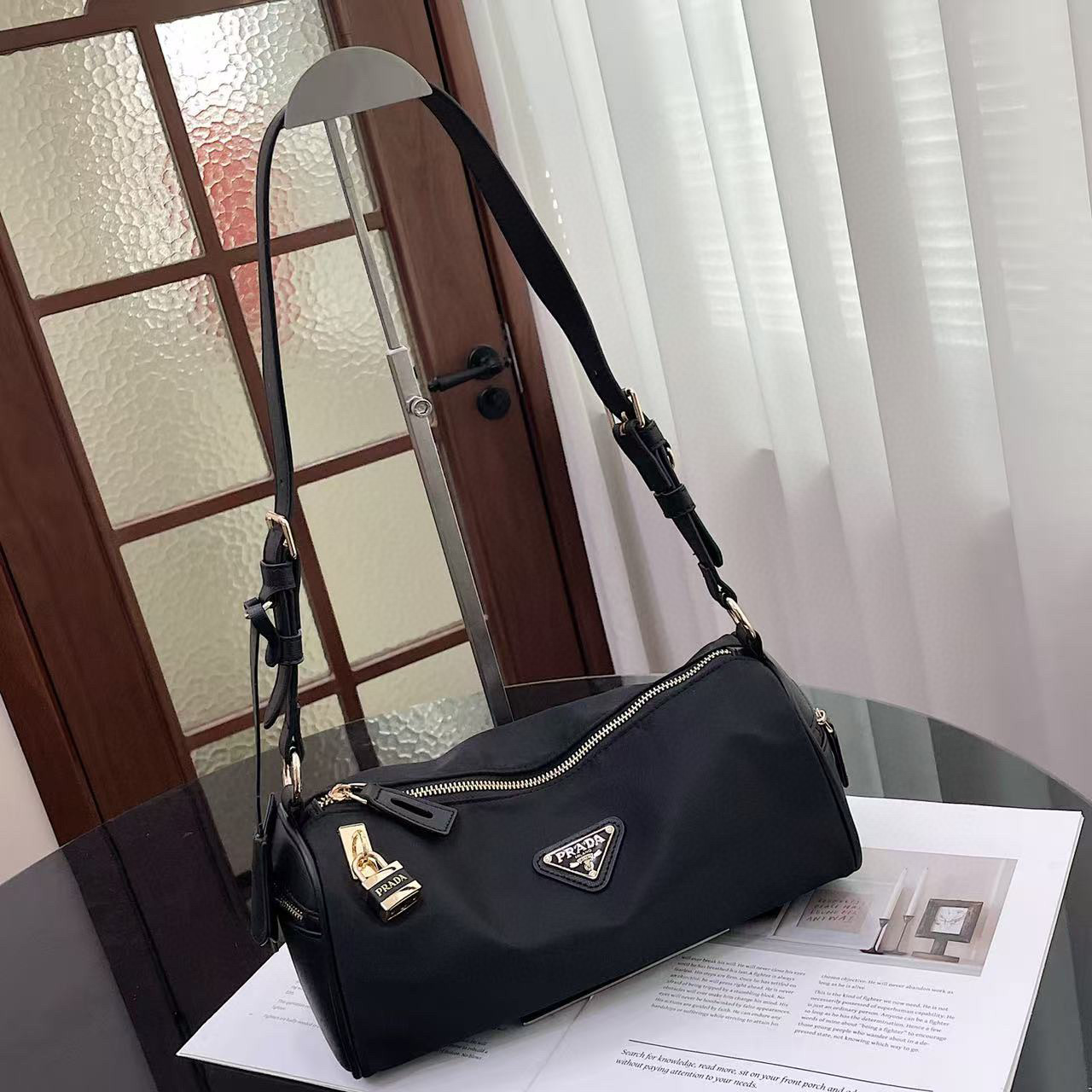 תיק כתף פראדה – תמונה 8