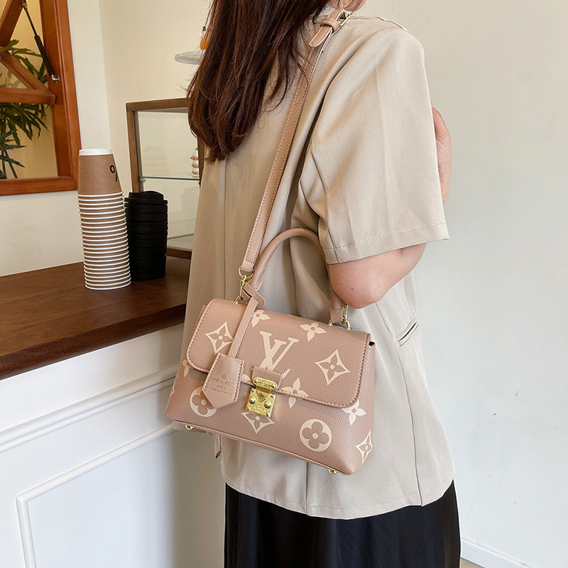 תיק יד לואי ויטון – תמונה 10