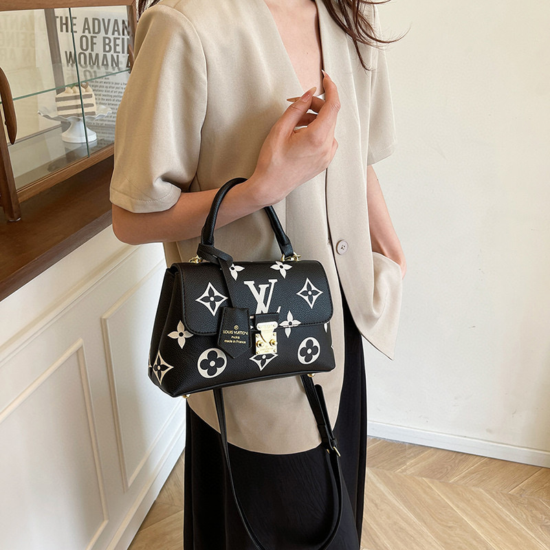 תיק יד לואי ויטון – תמונה 5