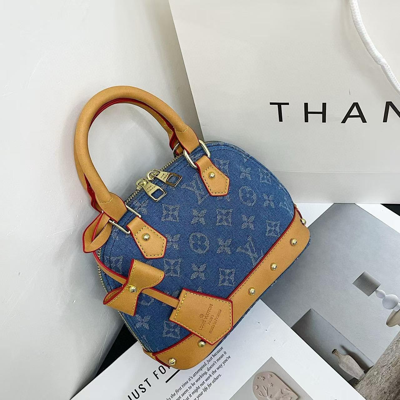 תיק יד לואי ויטון – תמונה 6