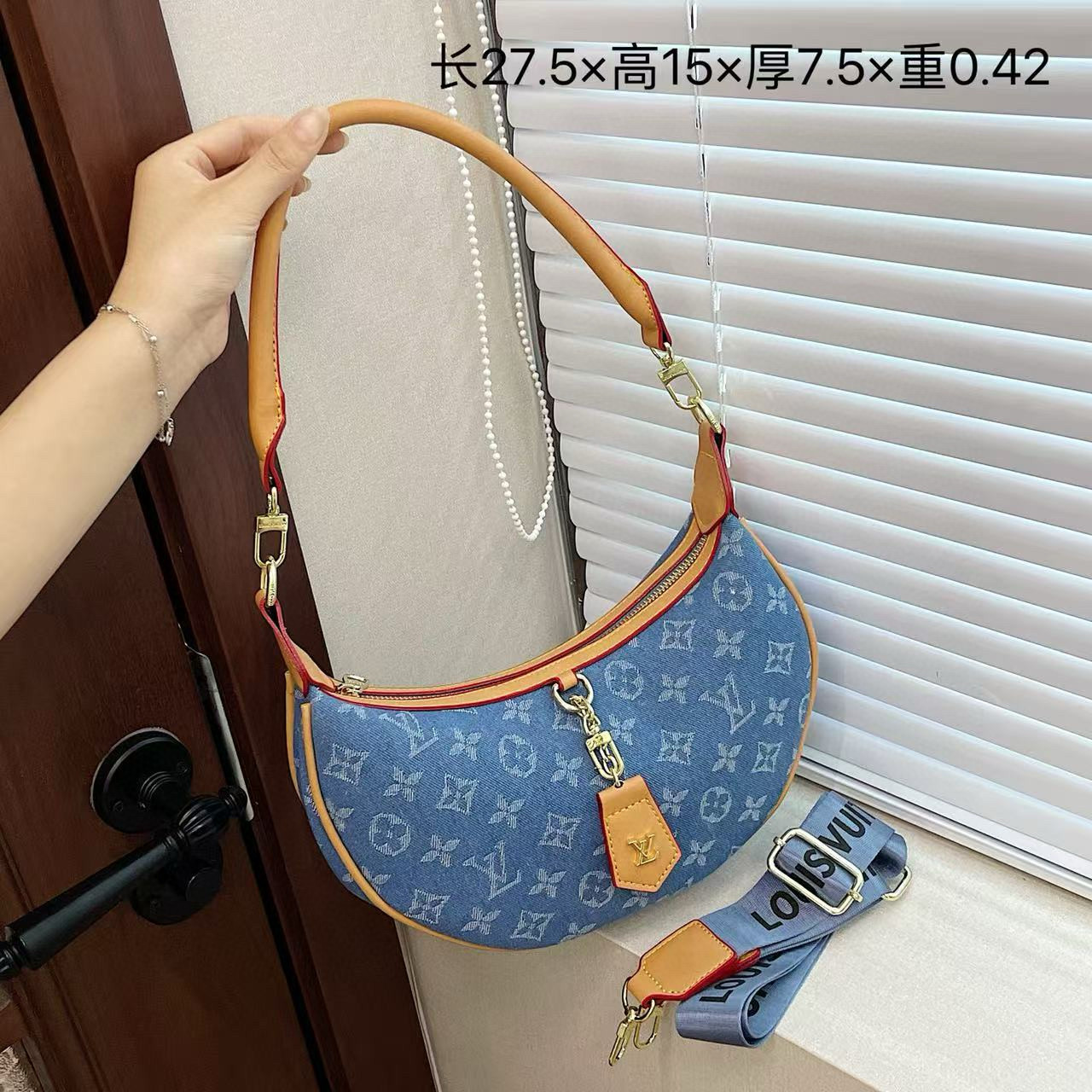 תיק חצי ירח לואי ויטון – תמונה 6