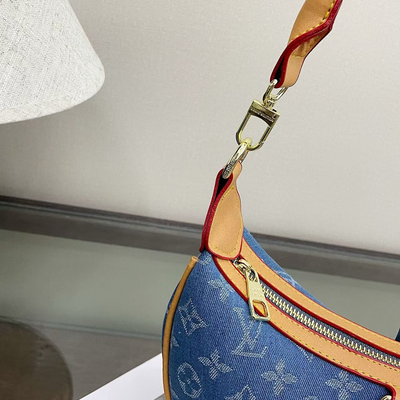 תיק חצי ירח לואי ויטון – תמונה 9