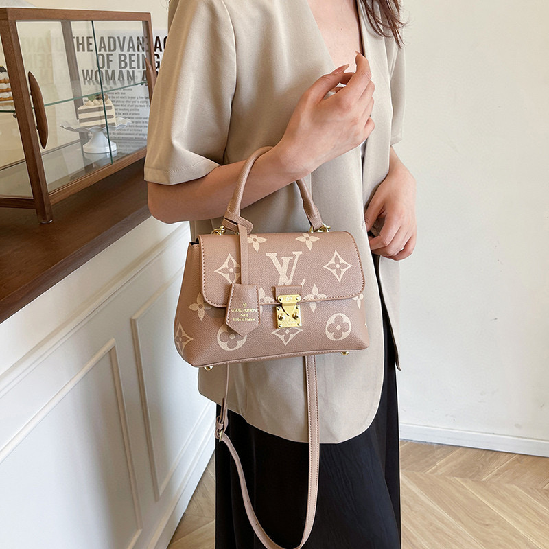 תיק יד לואי ויטון – תמונה 8