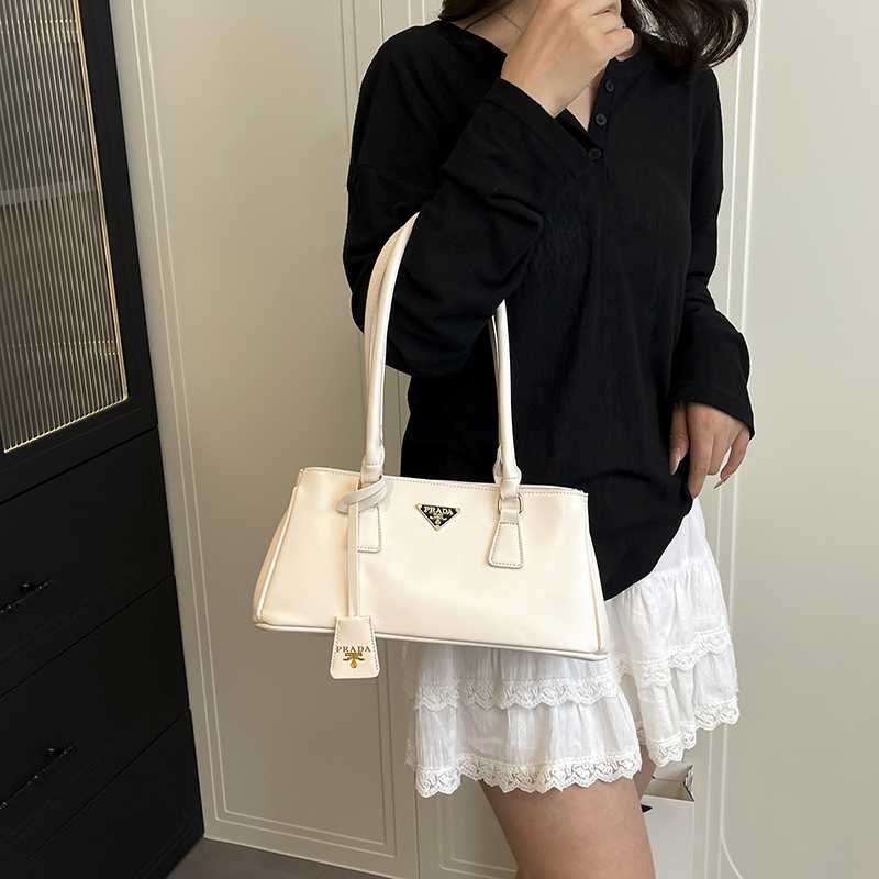 תיק צד פראדה – תמונה 8