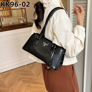 תיק צד פראדה